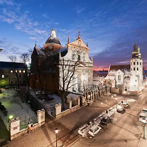 Senacki 4*, Cracovia Polonia