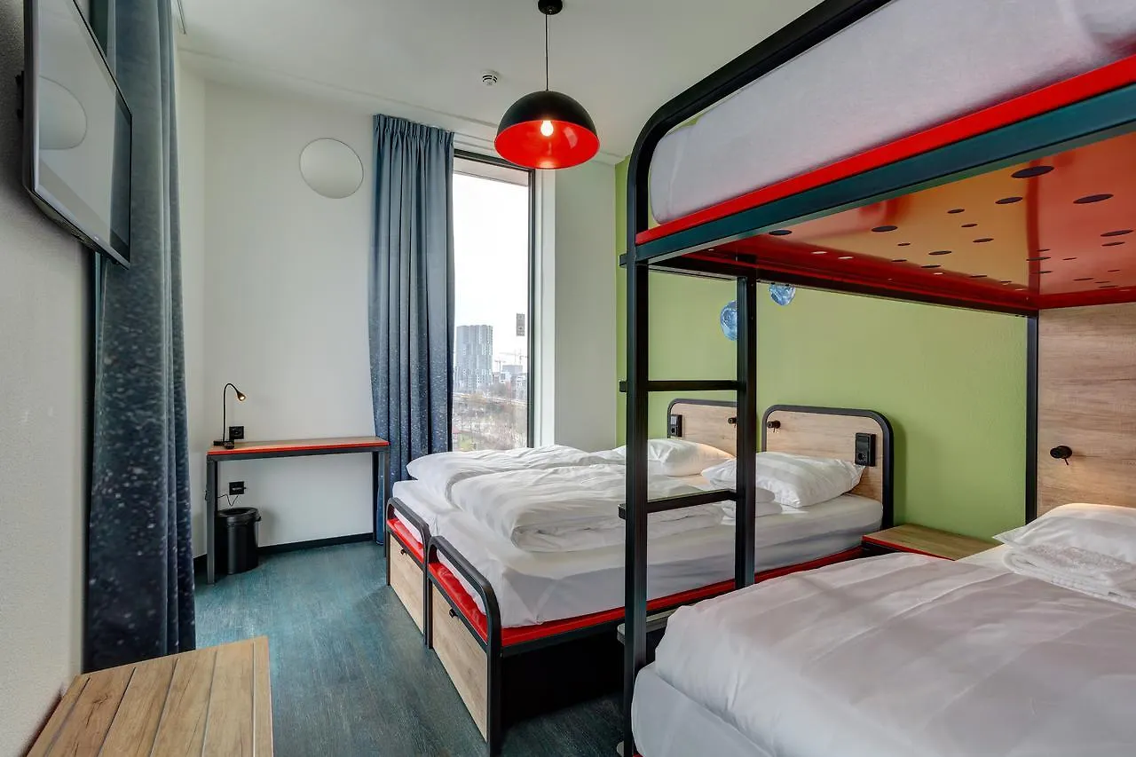 Meininger Hotel Amsterdam Amstel 3*,